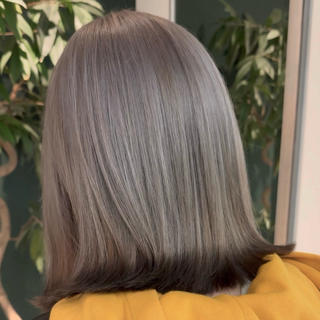 ショート カラー ひなた あゆみのヘアスタイル