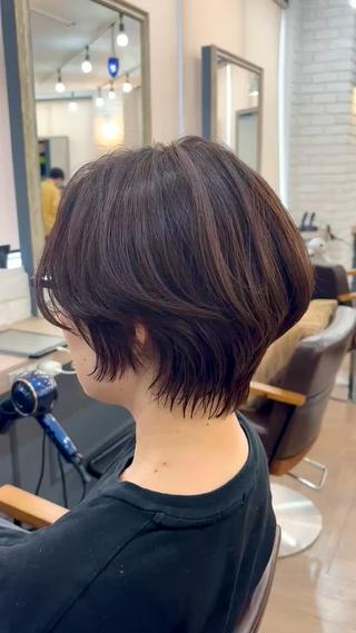 シルエット、扱いやすさを意識してカットしています！
ショートボブぜひお任せください☆ 