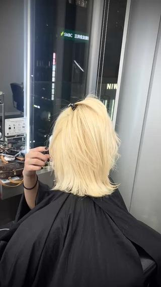 メンズ 寒色/ブリーチ/💙 艶カラーYURIAのヘアスタイル