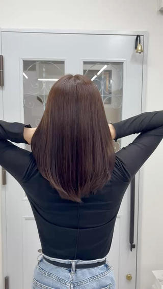 UPTOGROSS×アッシュブラウンカラー

髪にツヤとまとまりを
UPTOGROSSで内側からうるおい補給
色味はブラウンベースで柔らかく、
自然光でも透けるナチュラルカラー 