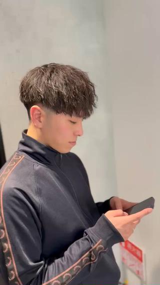 パーマ メンズ SALOWIN梅田茶屋町North店所属・岡田/メンズ特化/パ ーマ&ショートのプロのヘアスタイル