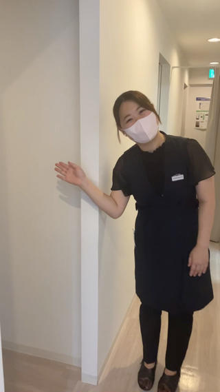 店内の様子を動画でご覧ください
烏丸蛸薬師の交差点を西へ！
ビルの2階にございますので、階段を登ってきてください！
明るい店内と、スタッフがお待ちしております 