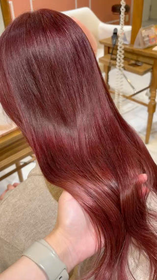 ロング カラー 山﨑 まなかのヘアスタイル