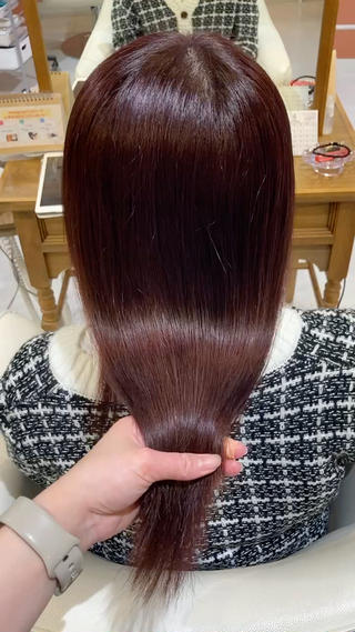 セミロング 山﨑 まなかのヘアスタイル