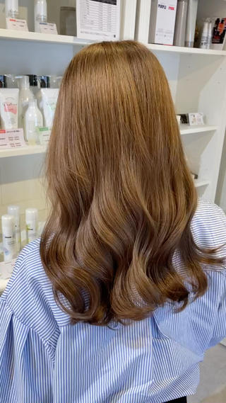 セミロング 山﨑 まなかのヘアスタイル