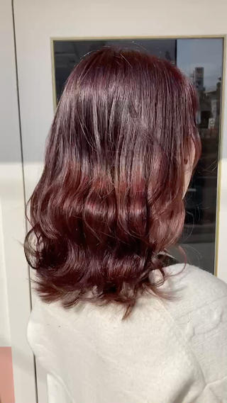 セミロング カラー 山﨑 まなかのヘアスタイル