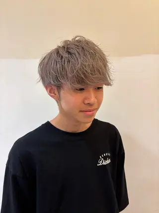 ショート Hair'sGallery 堺高島屋店所属・大亀 佑月 👑ハイトーン👑のヘアスタイル