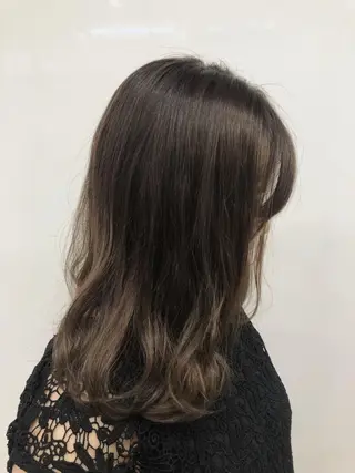 ミディアム カラー 桑原 菜摘のヘアスタイル