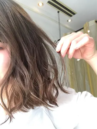 ミディアム カラー 伊藤 康乃のヘアスタイル