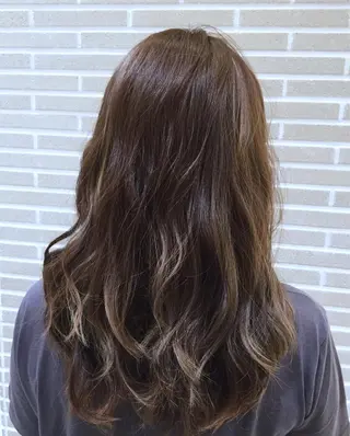 セミロング カラー パーマ 山北 咲子のヘアスタイル