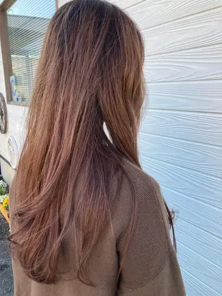 ロング カラー ビヨウシツトリコ よねたにみなのヘアスタイル