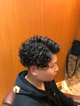 ミディアム パーマ メンズ 砂川 すながわのヘアスタイル