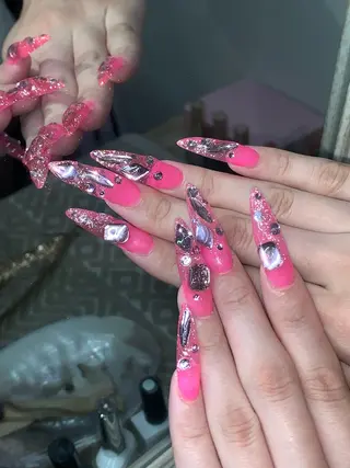 ネイル NES NAIL所属・さゆり￤推しキャラ ￤ロングネイル🩷のネイルデザイン