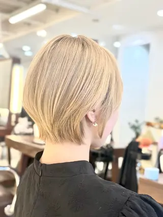 ショート 似合わせカット・透明 感カラー👑縮毛矯正のヘアスタイル