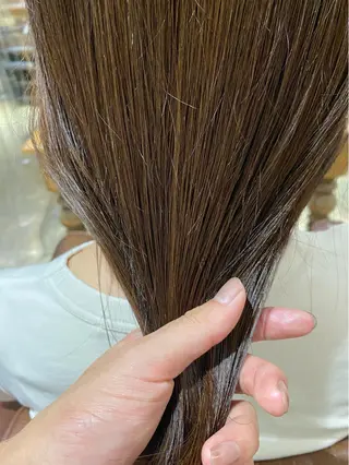 ロング ブリーチなしカラー/ 顔周りレイヤーカットのヘアスタイル