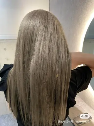 カラー Kvell&Co.所属・ハイトーン カラーのヘアスタイル