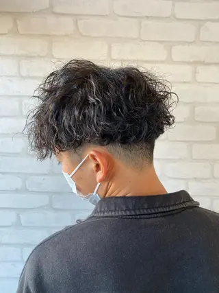 パーマ メンズ 尾崎 優也のヘアスタイル