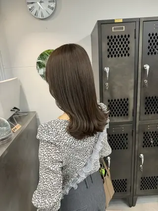 ミディアム INORI|艶カラ ー|フェイスレイヤーのヘアスタイル