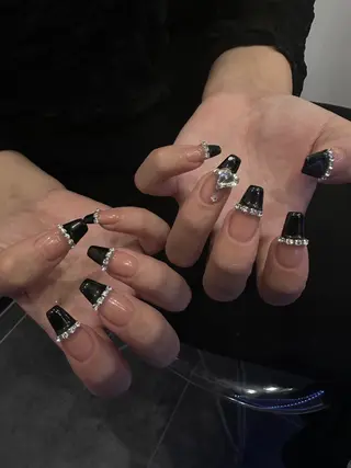 ネイル ♱˖⁺ 𝒎𝒐𝒑𝒊 ⁺のネイルデザイン