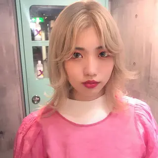 セミロング カラー ホワイト&レイヤーカ ットエクステ長畠俊輔のヘアスタイル