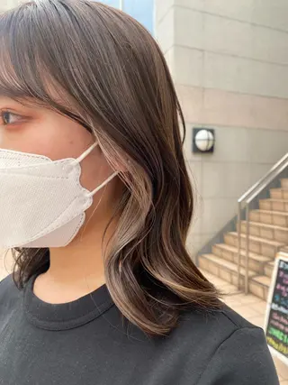 ミディアム カラー タカノ ノゾミのヘアスタイル