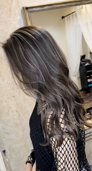 ロング カラー Tsuyoki .のヘアスタイル