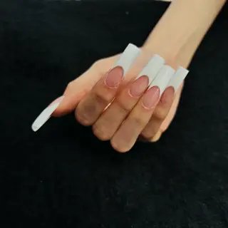 ミディアム TRUE  LA NAIL.byChloe所属・TRUE LA NAIL.のネイルデザイン