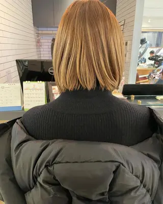 ショート カラー ケアブリーチ/ エクステ/レイヤーのヘアスタイル