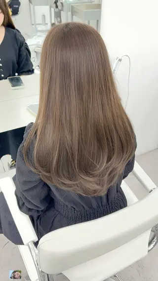 ロング カラー 足立 遥奈のヘアスタイル
