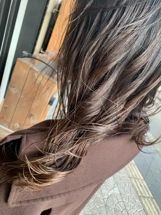 ミディアム カラー yoshi （髙橋）のヘアスタイル