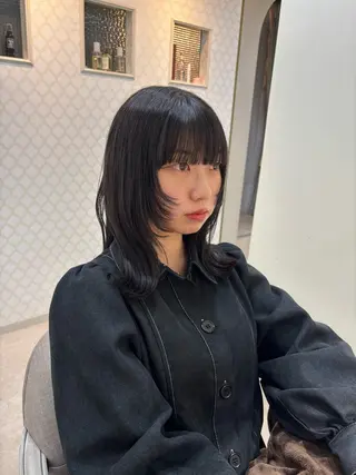 ミディアム イシザワ ユミのヘアスタイル