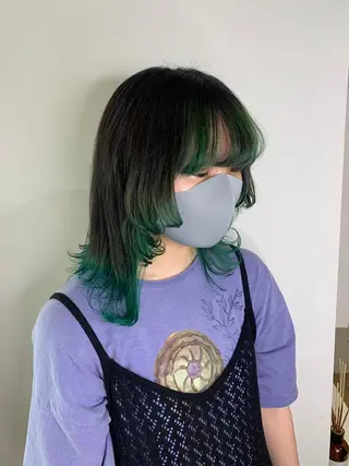 セミロング カラー ヨシナガマユ🦕 髪質改善艶カラーのヘアスタイル