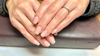 ネイル エーナイン 東雁来店所属・HARADA KANAのネイルデザイン