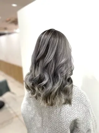 セミロング カラー Kana .のヘアスタイル