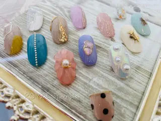 ネイル 【尾下】 ロイヤル•セラピストのネイルデザイン