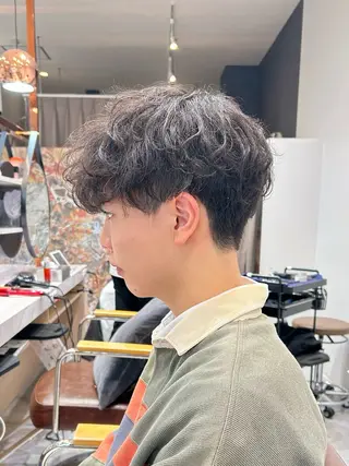 ショート パーマ メンズ calna by ELMO 上ノ井のヘアスタイル