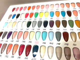 ネイル ネイルサロンエーナイン手稲店所属・鳥谷部 弥生のネイルデザイン