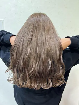 ロング カラー mana .のヘアスタイル