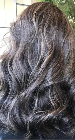 ロング カラー Hanna by W_SALONのヘアスタイル