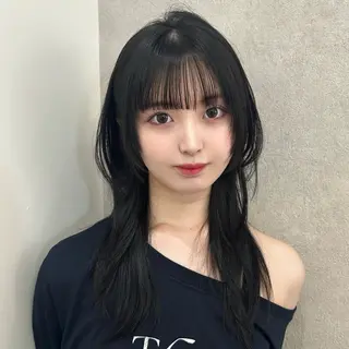 ミディアム ハッシュカット🖤 レイヤー/透けカラーのヘアスタイル