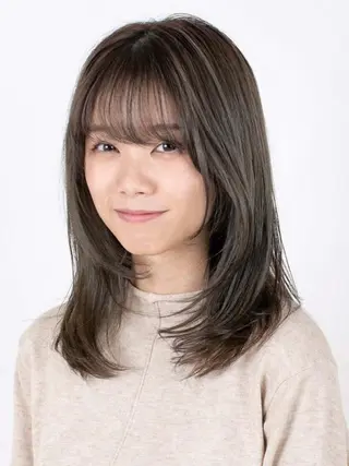 セミロング カラー 戸村 世奈のヘアスタイル