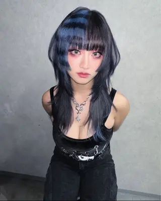 ロング カラー ALLY所属・ウルフカット / ケアブリーチのヘアスタイル