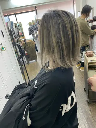 ミディアム カラー ヒカ/外国人風 デザインカラーのヘアスタイル