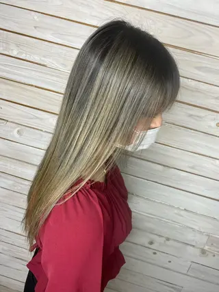 ロング 藤本 彩果のヘアスタイル