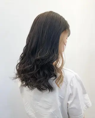 カラー Ruang所属・ツノガイ エリのヘアスタイル