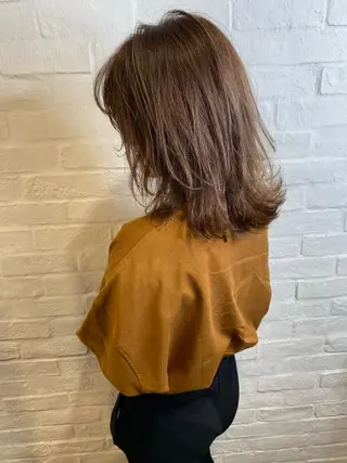 ミディアム カラー 落合　眺 (オチアイ　ノゾミ)のヘアスタイル