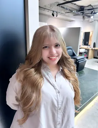 ロング karin💋海外 バタフライカットのヘアスタイル