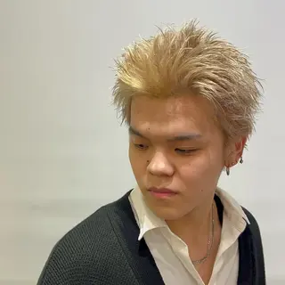 ショート カラー オカベ ショウマのヘアスタイル