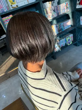 ショート カラー YOMU SUZUのヘアスタイル