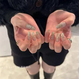 ネイル SHIORI 🤍のネイルデザイン